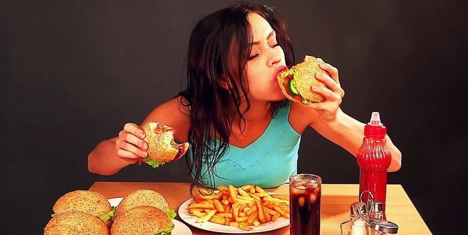 penyebab perut bunci makan berlebihan